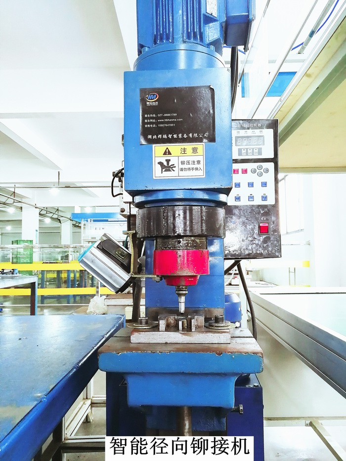 1597997309151859.jpg 調(diào)整大小 智能徑向鉚接機(jī).jpg